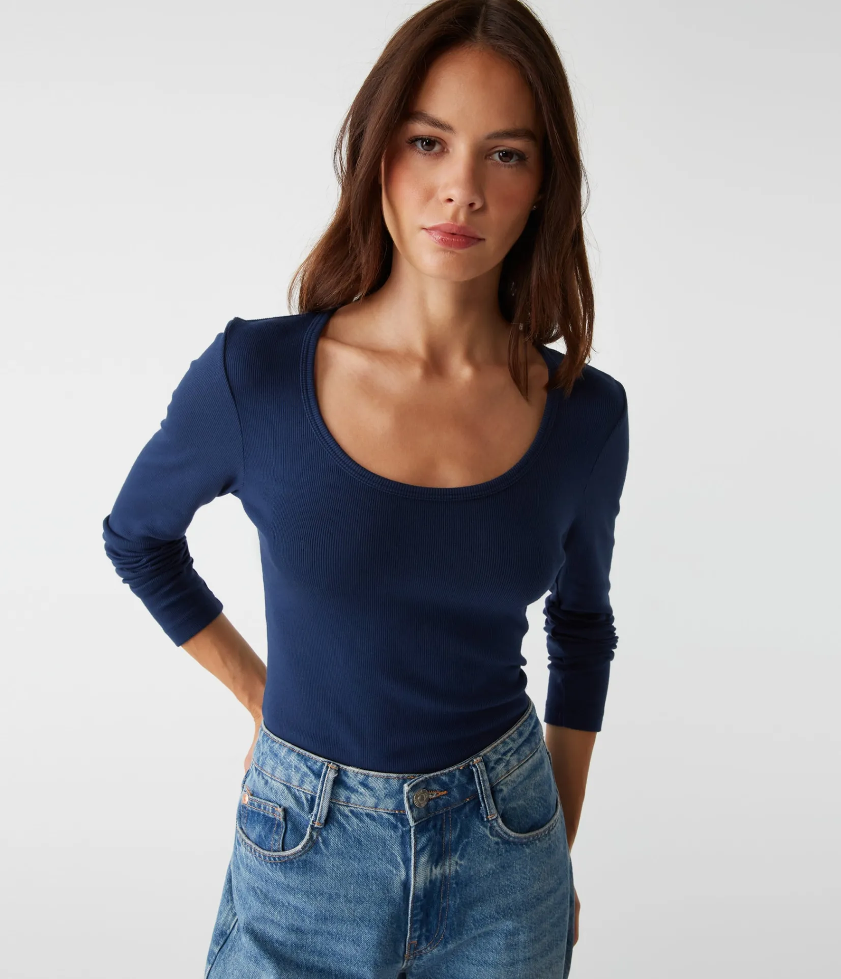 emilia_scoop_neck_tee_17.webp Michael Stars Emilia Scoop Neck Tee- T-Shirts | Ultra Rib T-Shirts