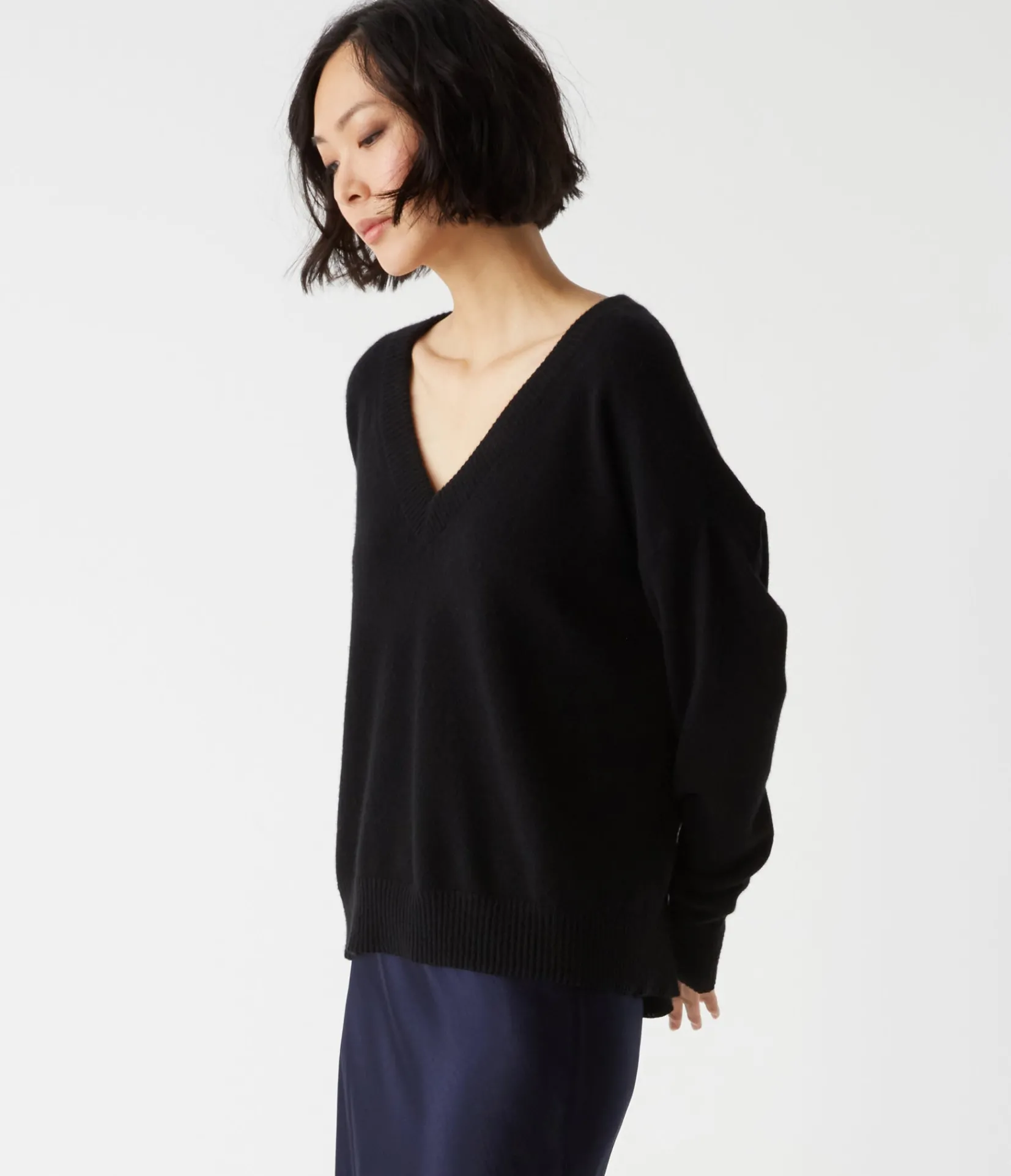 gemma_vneck_cashmere_sweater_14.webp Michael Stars Gemma V-Neck Cashmere Sweater- Sweaters & Cardigans