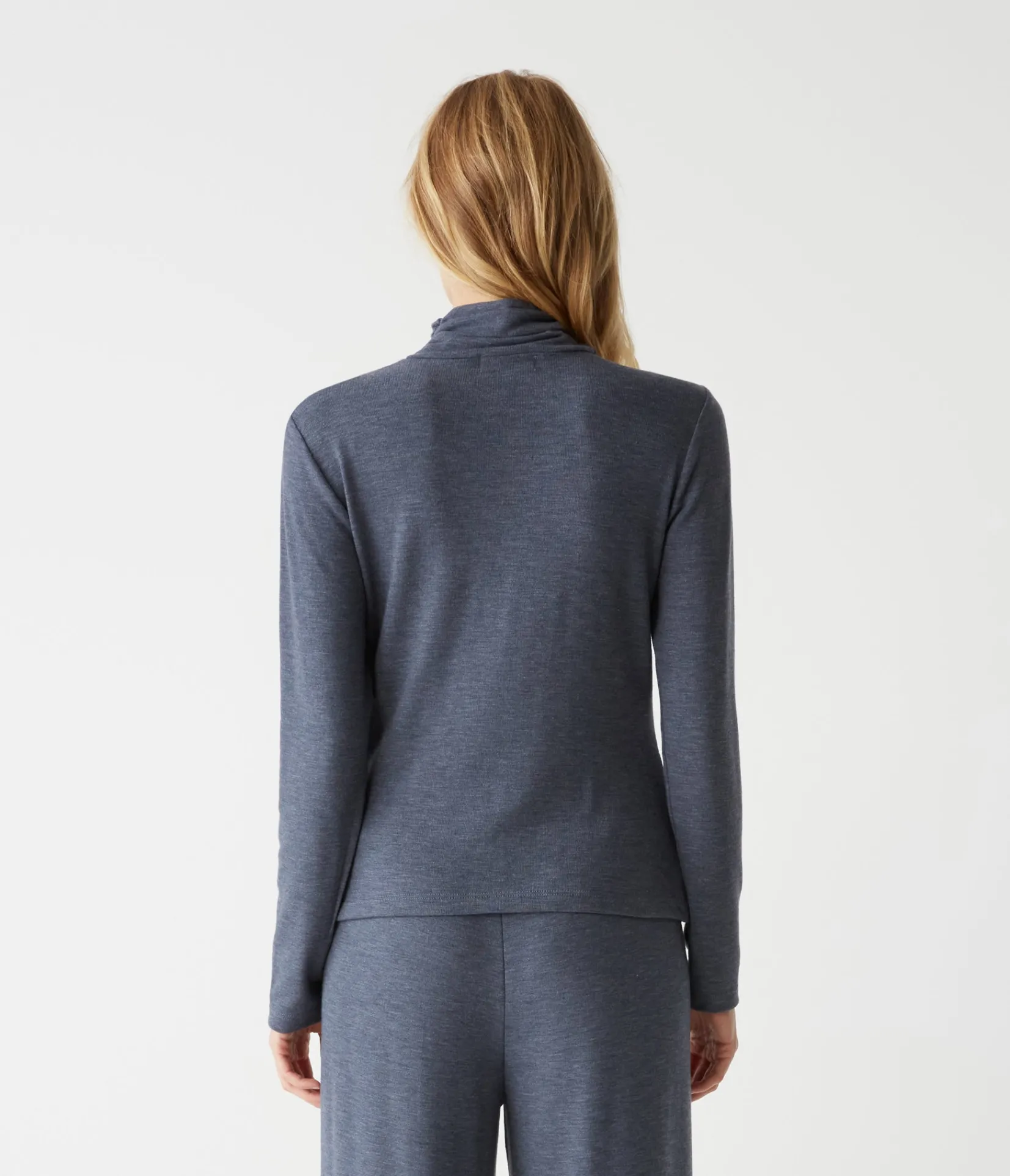 hadley_turtleneck_11.webp Michael Stars Hadley Turtleneck- T-Shirts