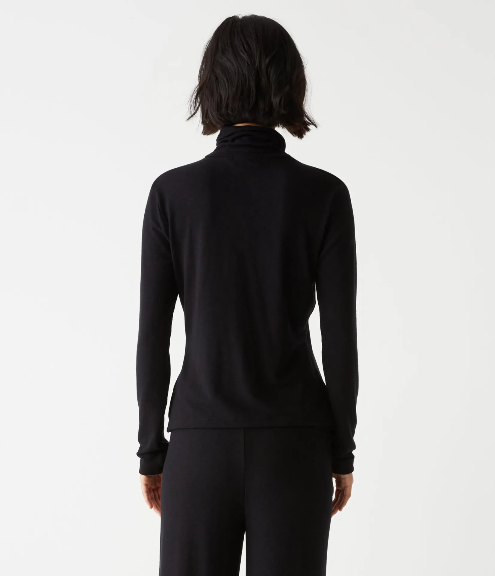 hadley_turtleneck_3.webp Michael Stars Hadley Turtleneck- T-Shirts