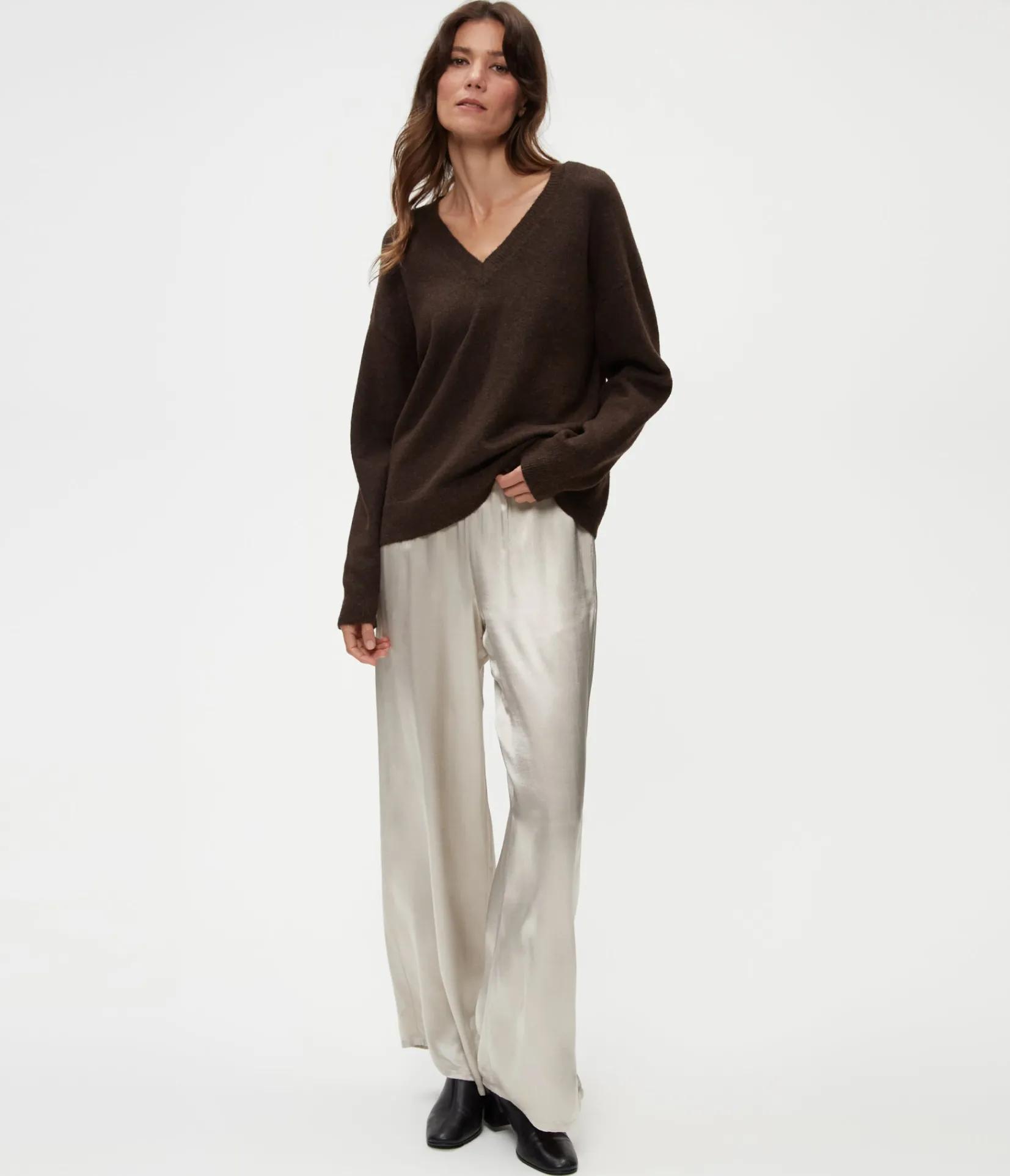 hendrix_vneck_sweater_1.webp Michael Stars Hendrix V-Neck Sweater- Sweaters & Cardigans